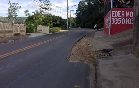 Moradores reclamam de obra inacabada no Limeira