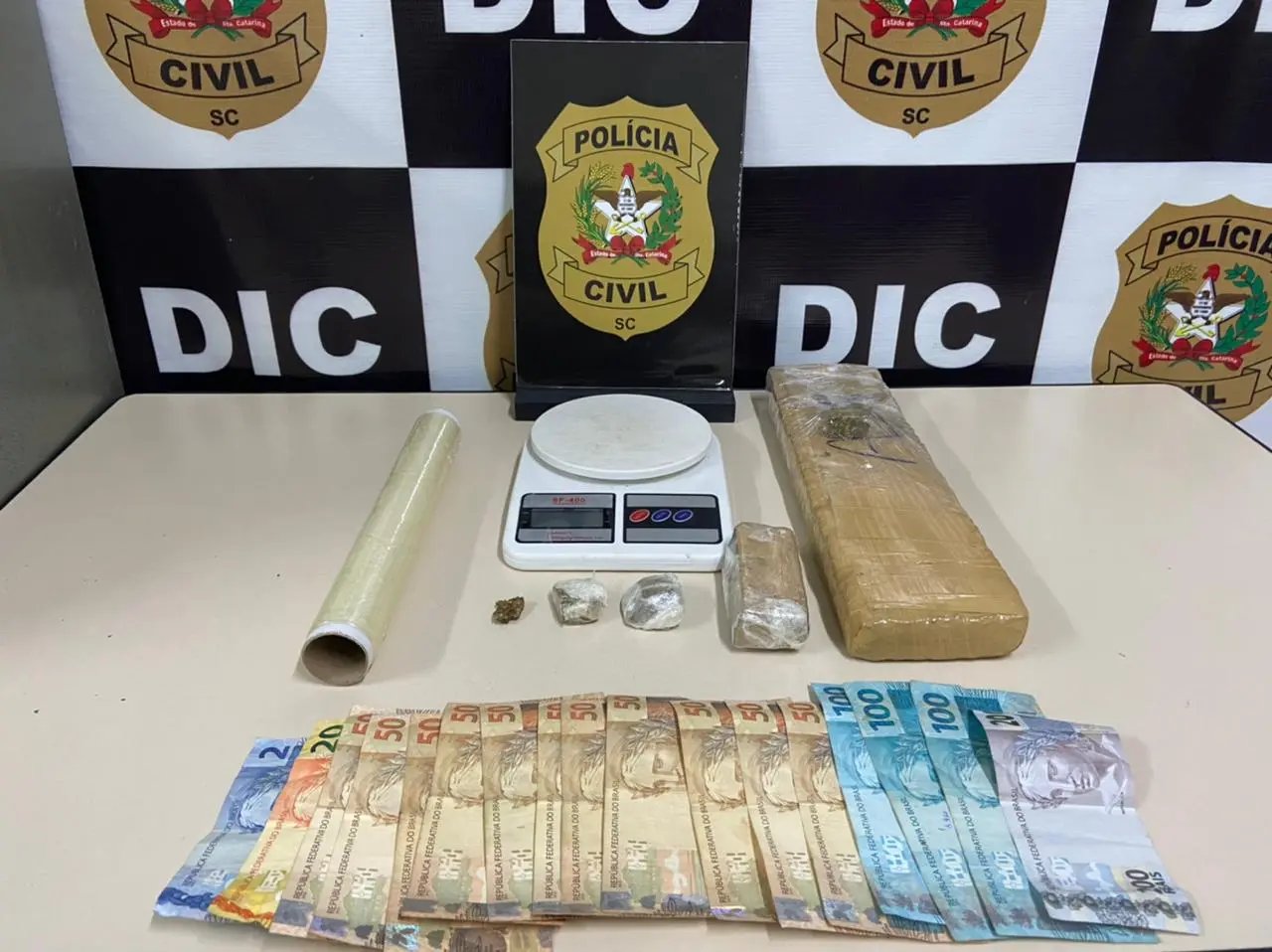 Pol&iacute;cia Civil prende dois homens por tr&aacute;fico de drogas em Brusque