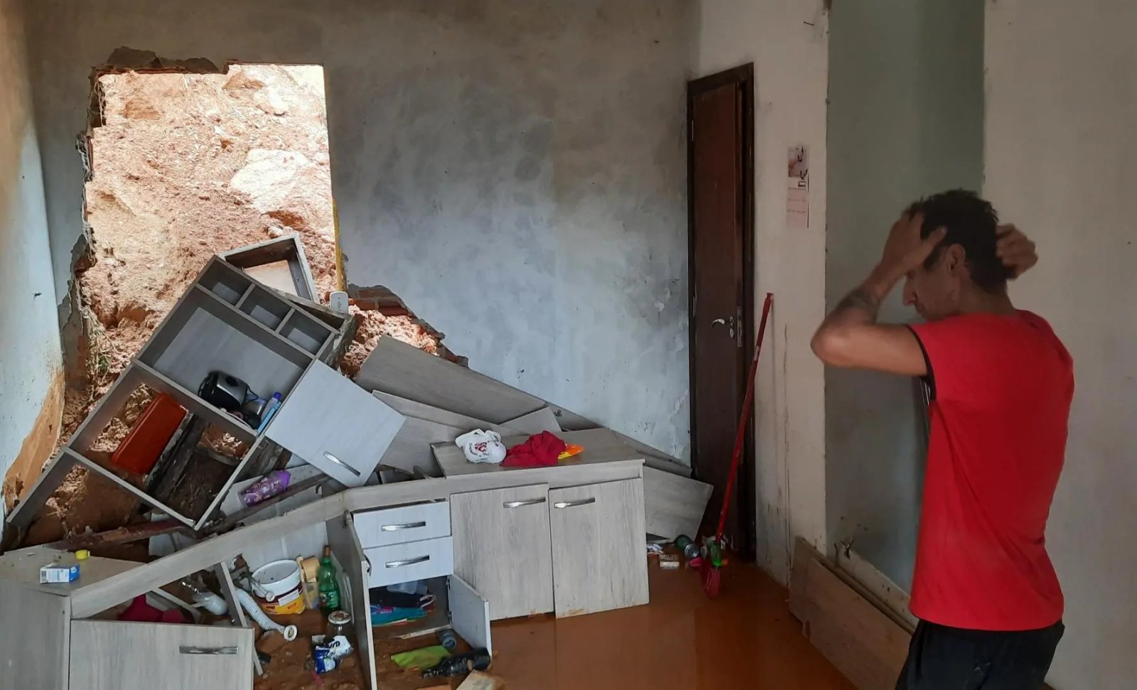 (V&Iacute;DEO) Depois da tormenta, o que restou foram estragos e preju&iacute;zos