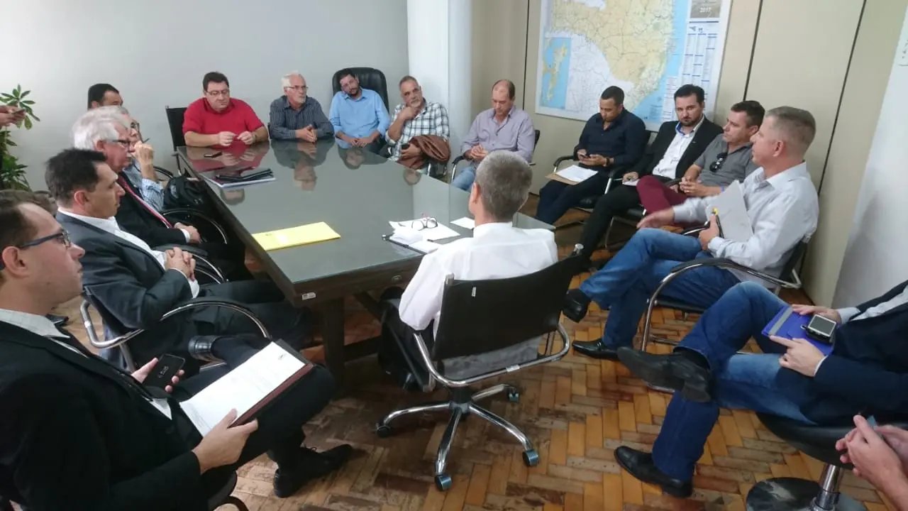 CDL Brusque participa de reuni&atilde;o com secret&aacute;rio de Infraestrutura 