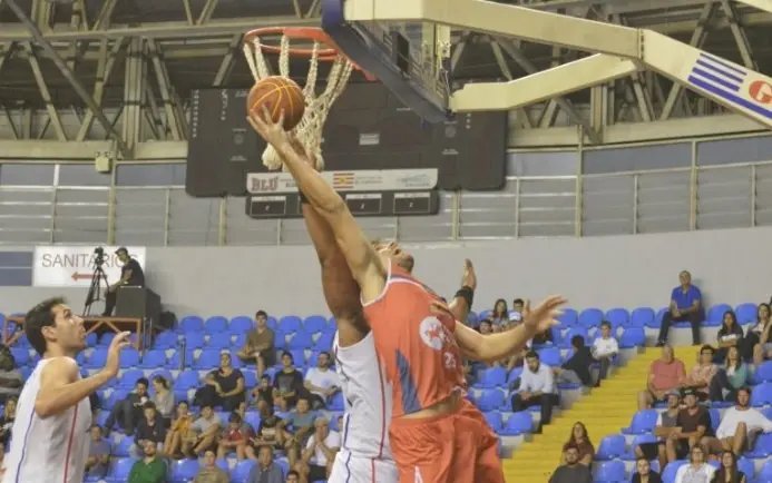 AD Brusque toma virada e perde mais uma na Liga Ouro
