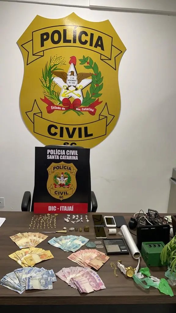 Quadrilha &eacute; presa no momento em que fracionava e embalava drogas