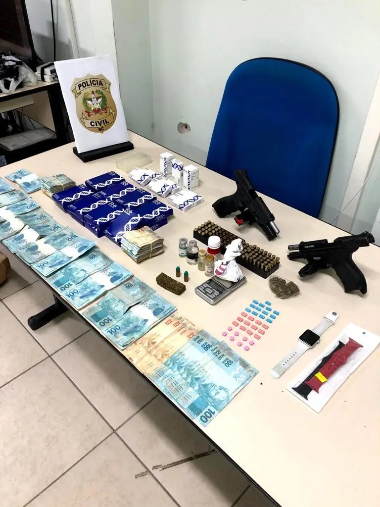 Grupo &eacute; condenado a 67 anos por tr&aacute;fico de drogas, posse e porte de armas em Brusque