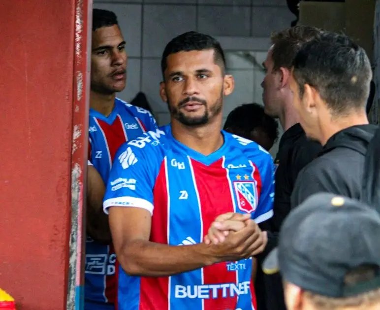 Carlos Renaux consegue libera&ccedil;&atilde;o do meia Fio para jogar