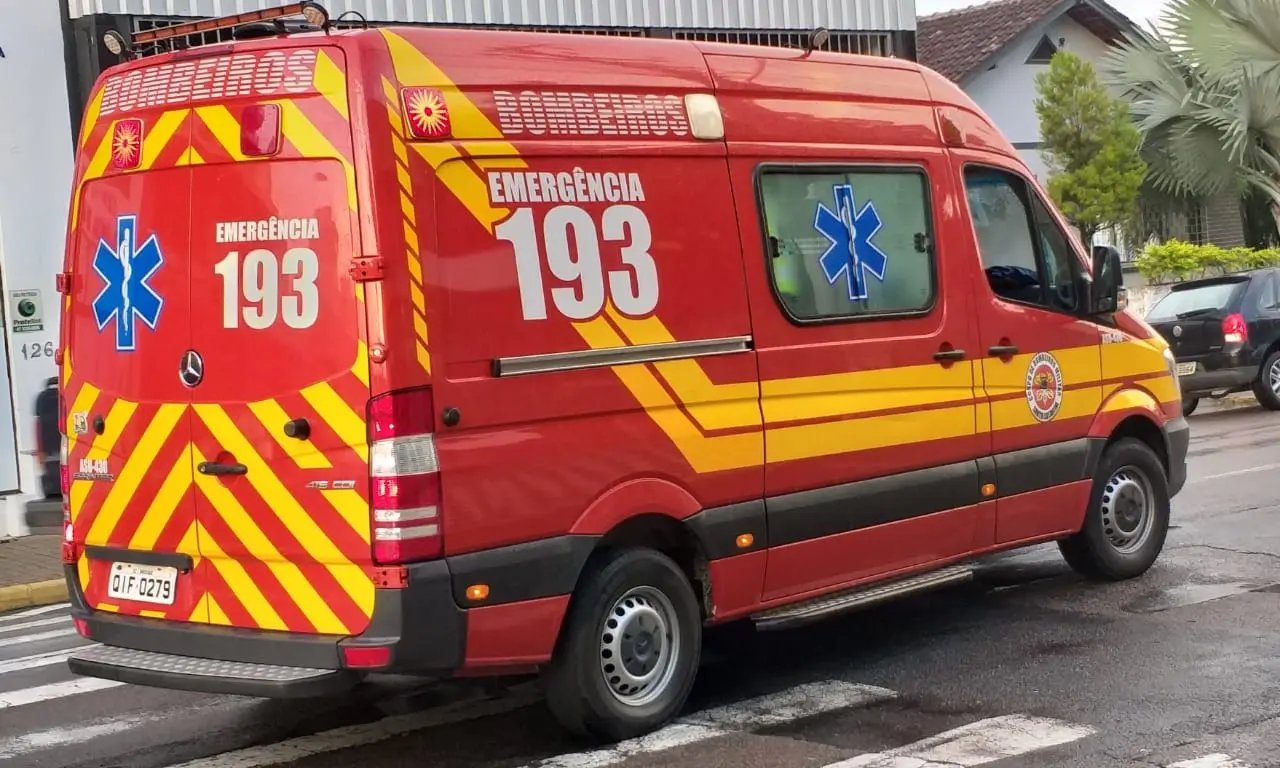 Bombeiros socorrem duas quedas de crian&ccedil;as no domingo