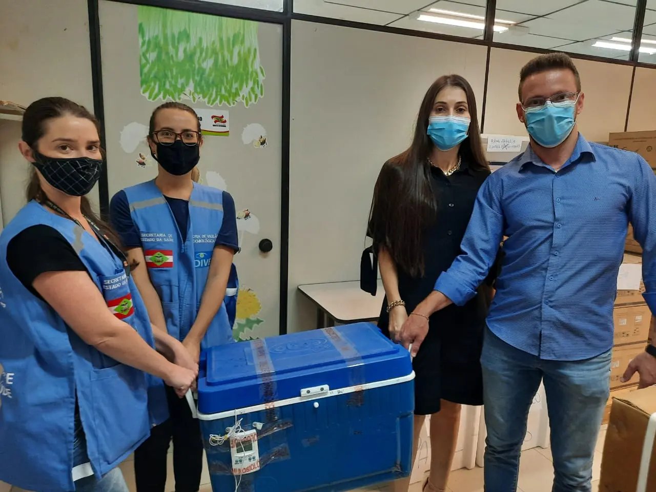 (V&Iacute;DEO) Equipe da Secretaria de Sa&uacute;de de Brusque busca vacinas em Blumenau (SC) 