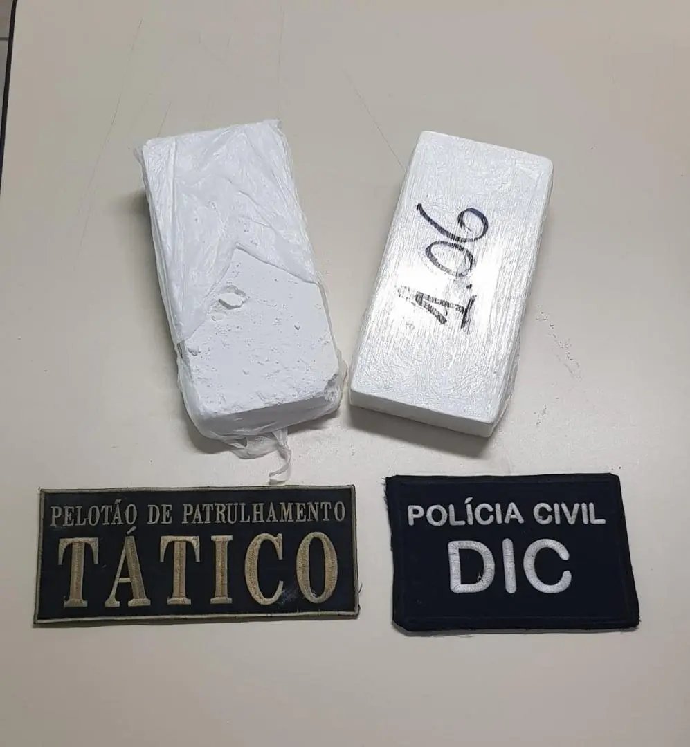 A&ccedil;&atilde;o conjunta da pol&iacute;cia prende traficante com 2 kg de coca&iacute;na