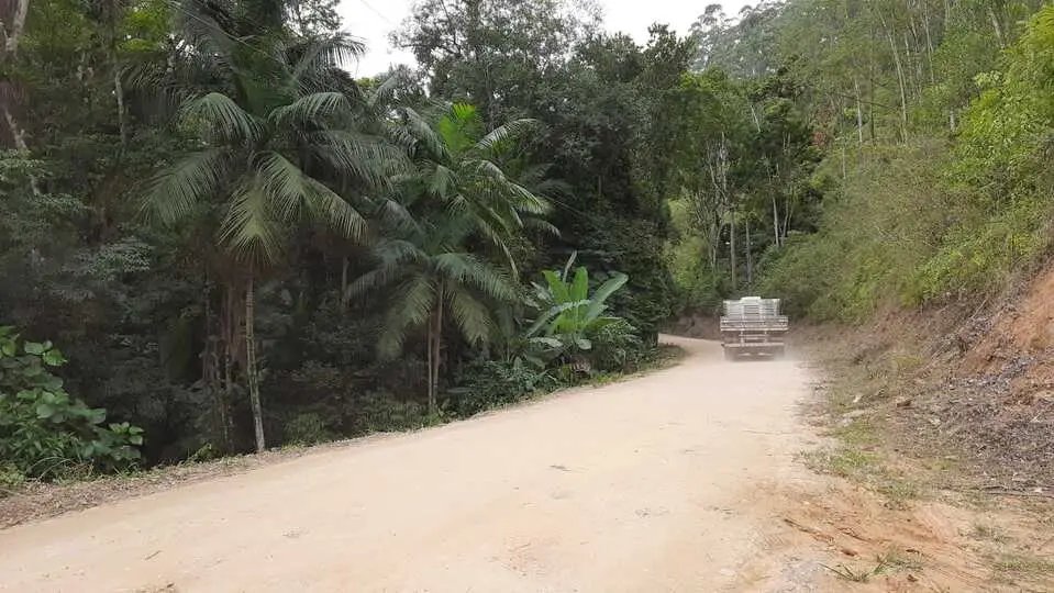 (V&iacute;deo) Moradores questionam seguran&ccedil;a do tr&acirc;nsito na rua Pedro Hoerner