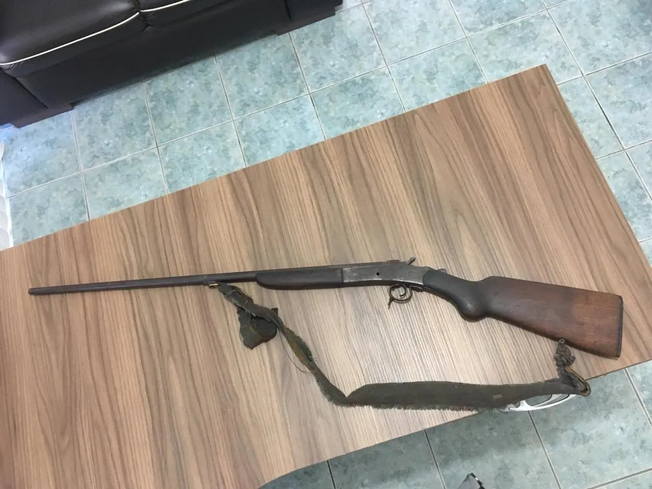 Homem &eacute; preso por porte de arma de fogo em Botuver&aacute;