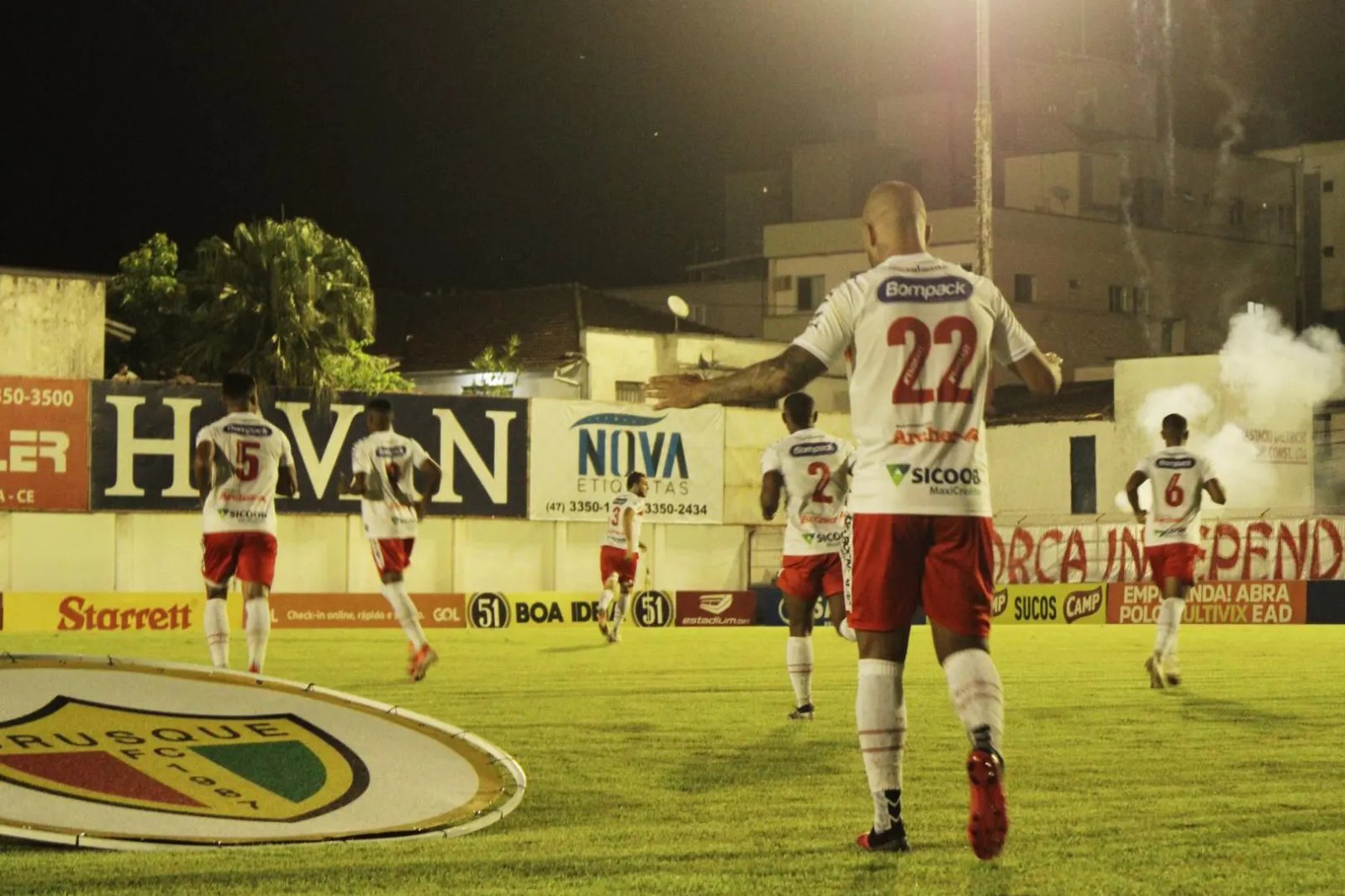 Brusque enfrenta o Santa Cruz de olho na decis&atilde;o da S&eacute;rie C