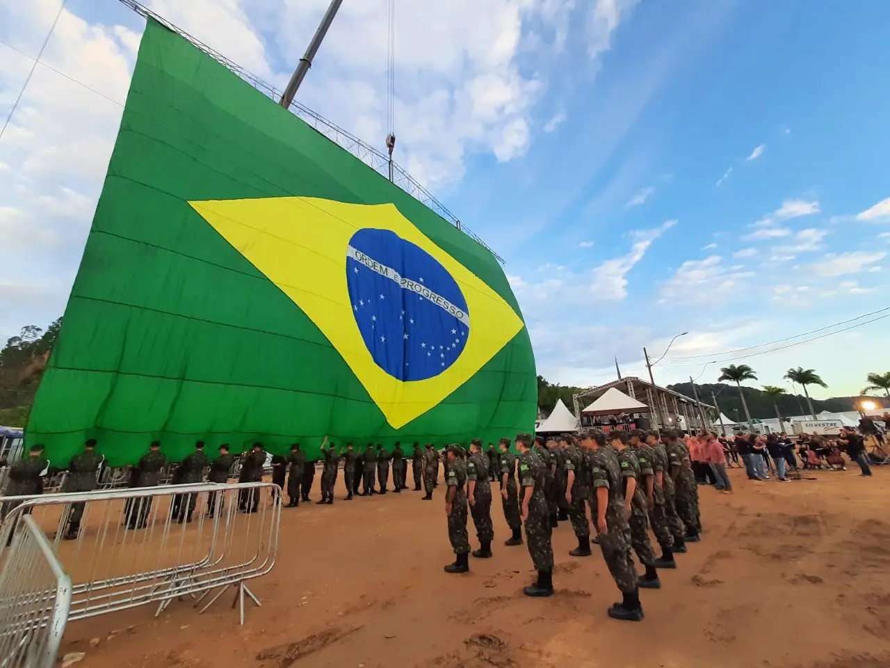 (V&iacute;deo) Ap&oacute;s, dois anos, 28&ordf; Fenajeep &eacute; aberta oficialmente