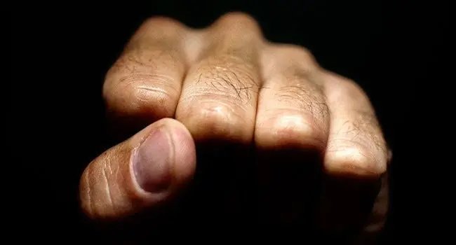 Briga dentro de veículo termina na delegacia