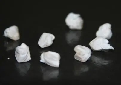 Policiais encontram seis papelotes com homem na rodovia Antônio Heil