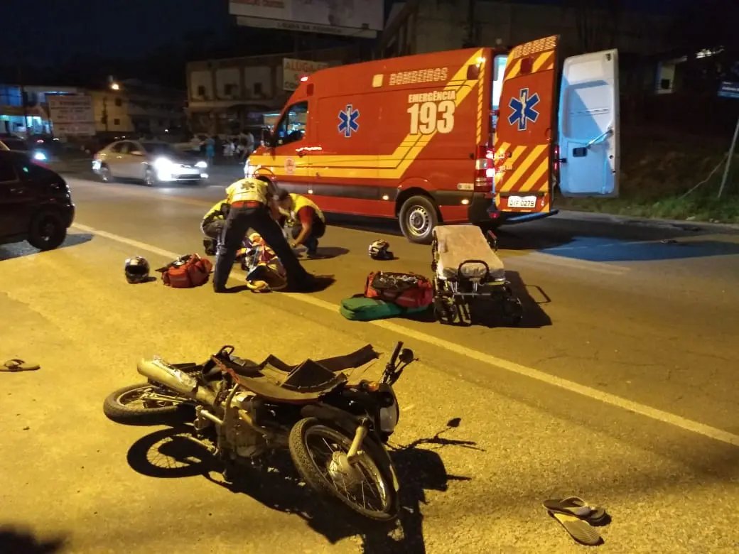 Duas pessoas s&atilde;o conduzidas para o hospital ap&oacute;s acidente na rodovia