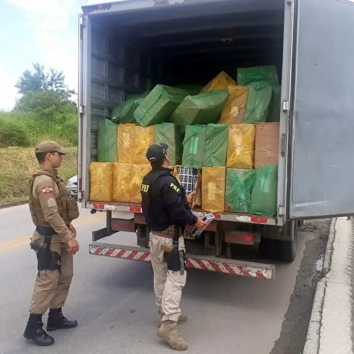 A&ccedil;&atilde;o conjunta PRF e PM apreende carga de cigarro contrabandeada avaliada em R$ 210 mil, em Brusque