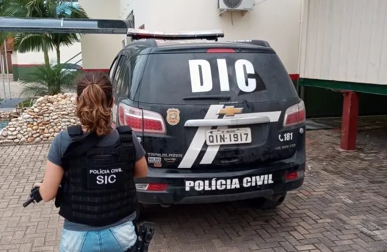 Pol&iacute;cia Civil prende homem que furtou tr&ecirc;s computadores em uma escola de Brusque