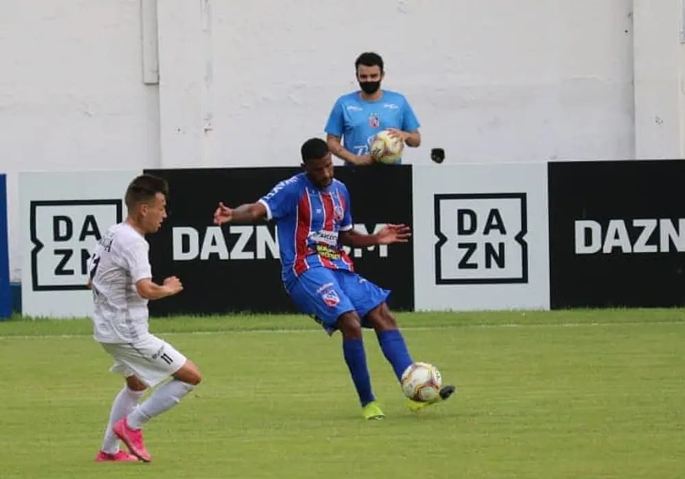 Carlos Renaux enfrenta o Na&ccedil;&atilde;o neste s&aacute;bado em Joinville