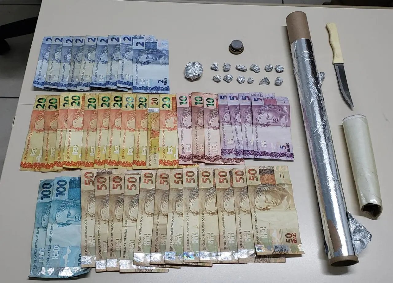 Pol&iacute;cia Militar intercepta tele entrega de drogas, em Brusque