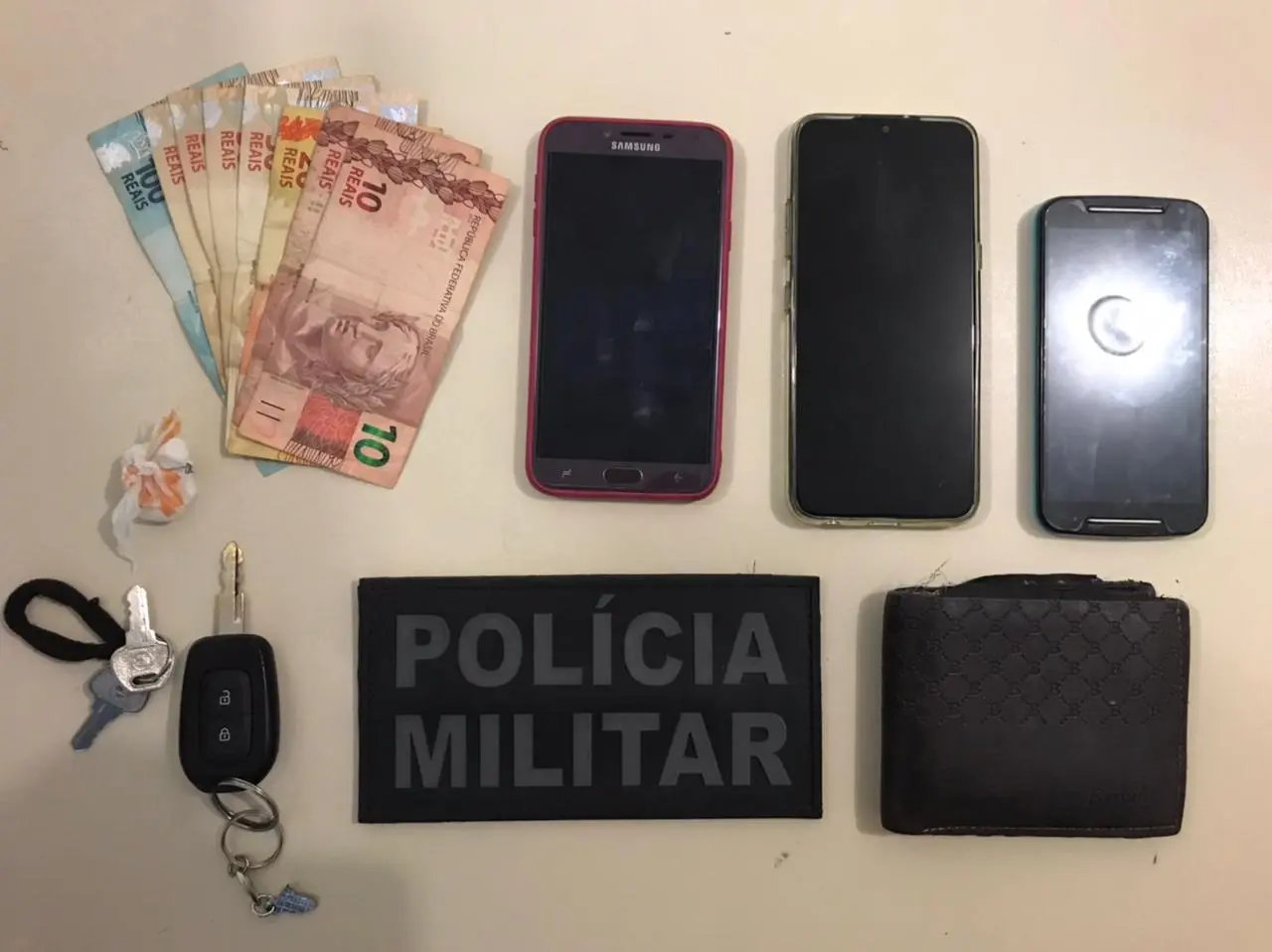 Homem furta dois celulares e vende por drogas para motorista de aplicativo, em Brusque