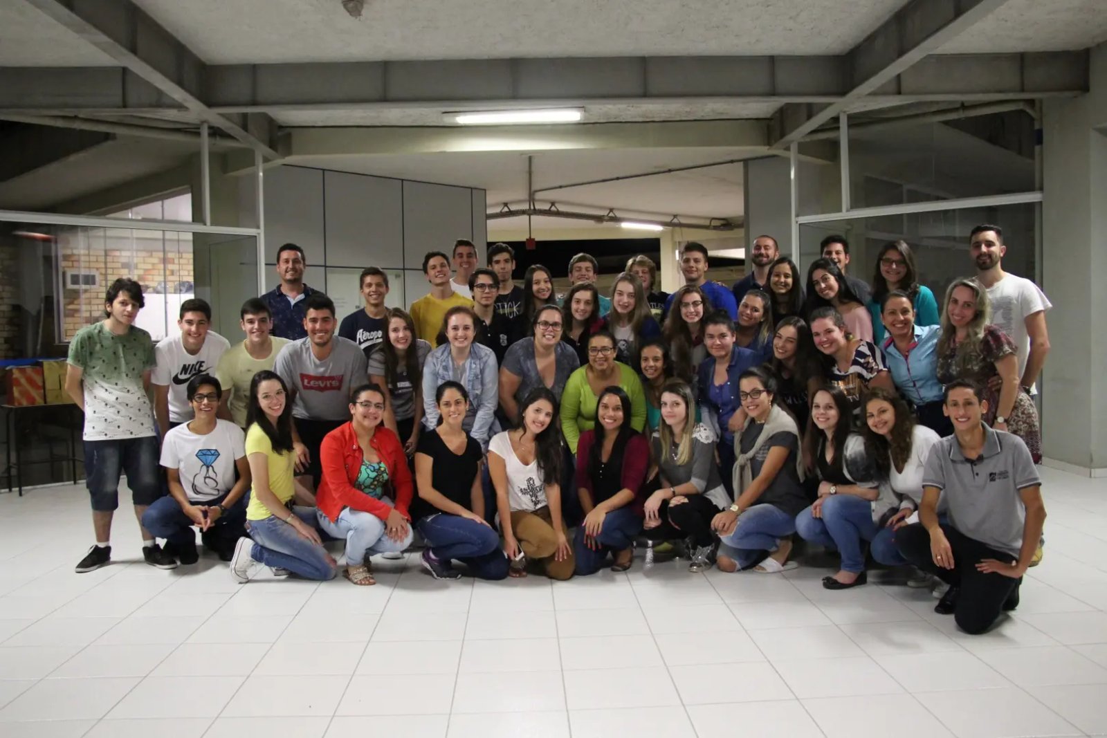 Alunos da UNIFEBE arrecadam 500 quilos de ração para entidades