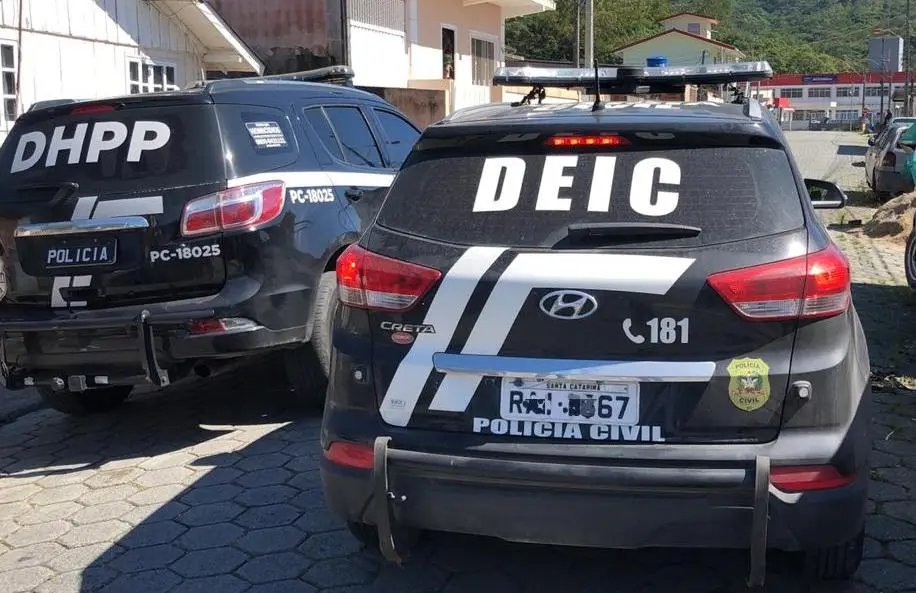 Preso em Florian&oacute;polis foragido suspeito de homic&iacute;dio em Curitiba
