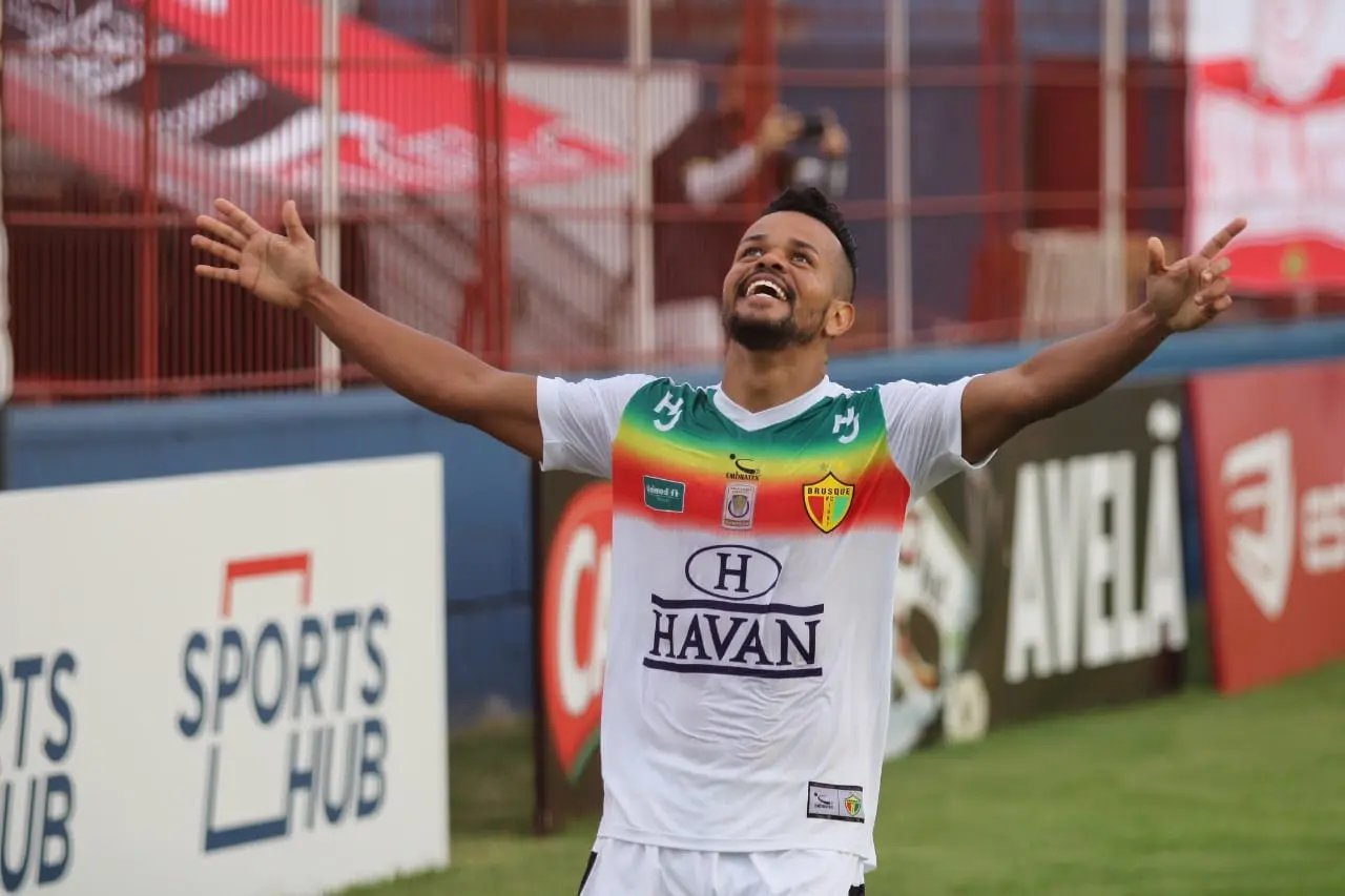 Airton fala sobre o jogo decisivo que pode levar o Brusque &agrave; S&eacute;rie B