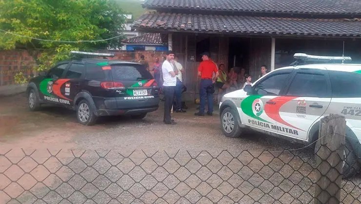 Ossada humana é encontrada enterrada no fundo de quintal, em São João Batista