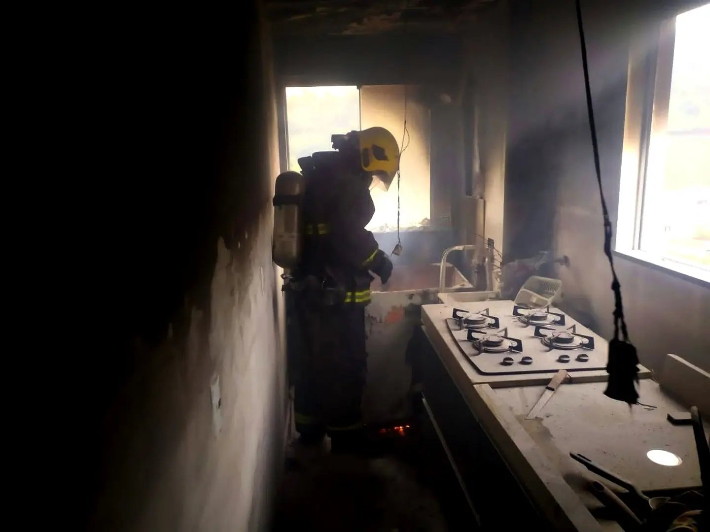  V&Iacute;DEO - Inc&ecirc;ndio atinge apartamento no bairro S&atilde;o Luiz  
