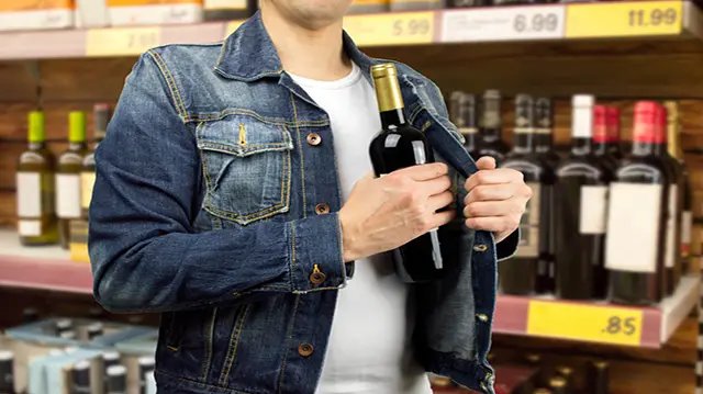 Dois casais furtam R$ 1.283,50 de supermercado