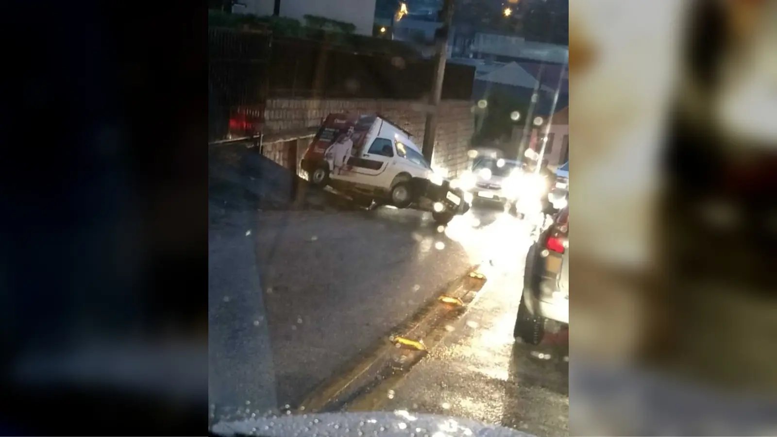 Carro sai da pista da Gustavo Halfpap
