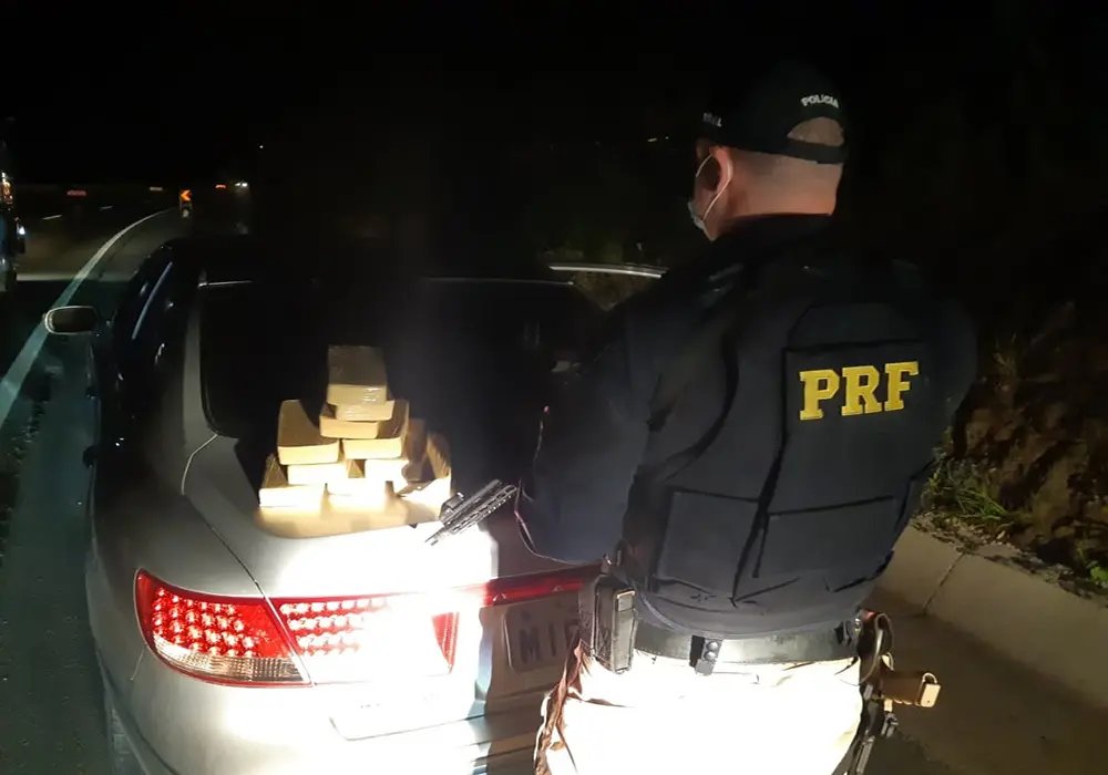 PRF apreende cerca de 10kg de crack na BR-470