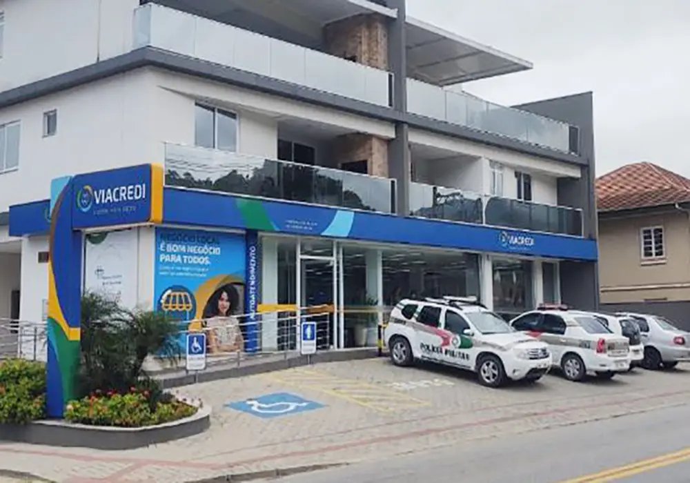 Bandidos assaltam ag&ecirc;ncia e levam todo dinheiro