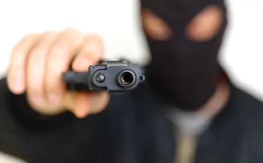 Caminhoneiro é deixado por ladrões em Brusque