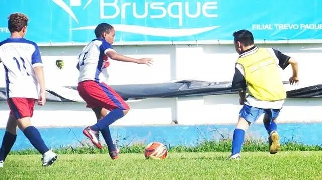 Retomada a programa&ccedil;&atilde;o do Moleque Bom de Bola