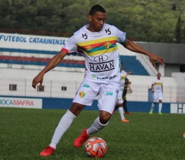 Assessoria de Jeferson Renan se manifesta sobre acusa&ccedil;&atilde;o de inj&uacute;ria racial contra ele