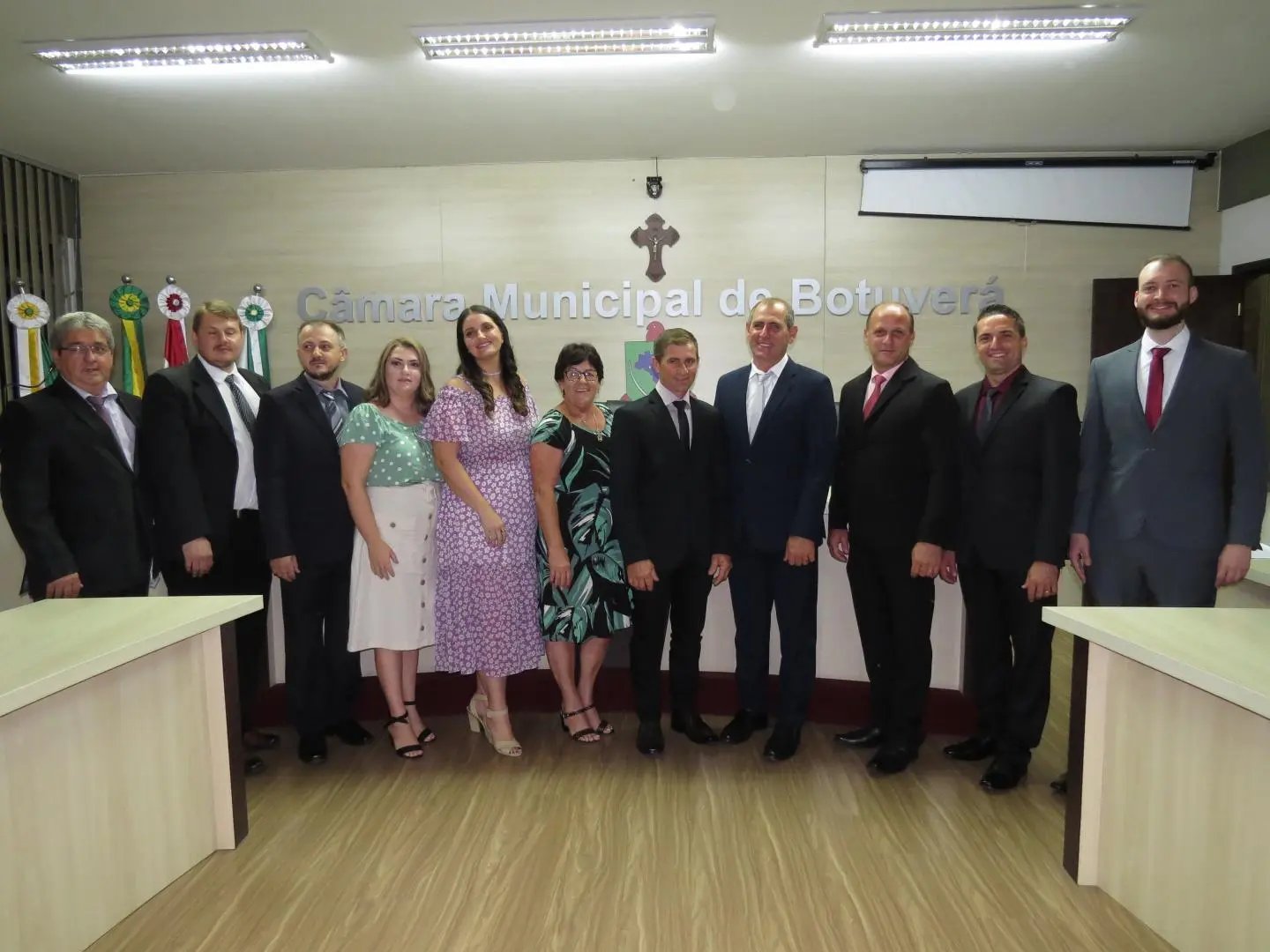 Prefeito, vice e vereadores eleitos tomam posse em Botuver&aacute;
