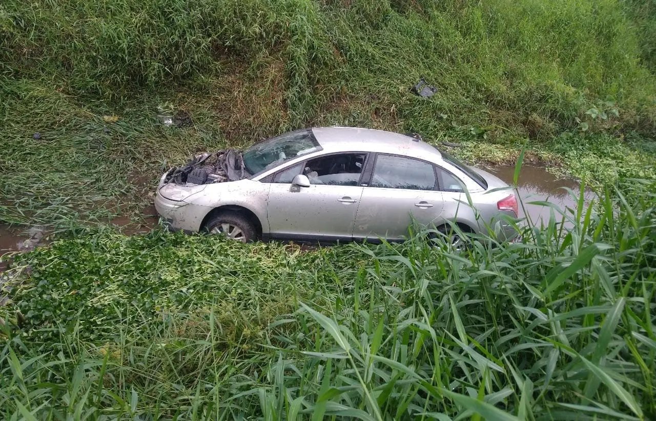 Acidente com ve&iacute;culo de Brusque deixa passageiro gravemente ferido