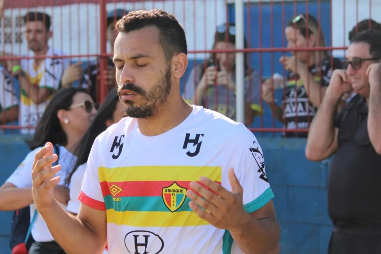 Atacante Mois&eacute;s, ex-Brusque FC, sofre acidente de carro
