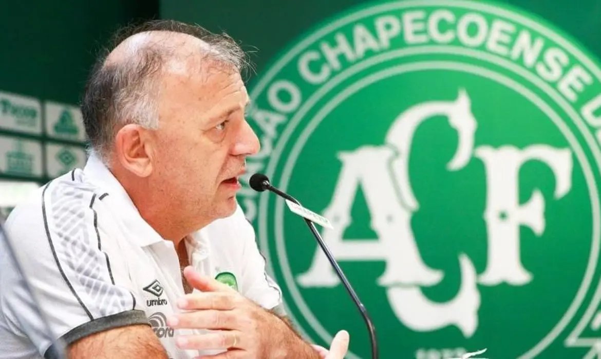 Paulo Magro, presidente da Chapecoense, morre v&iacute;tima da covid-19