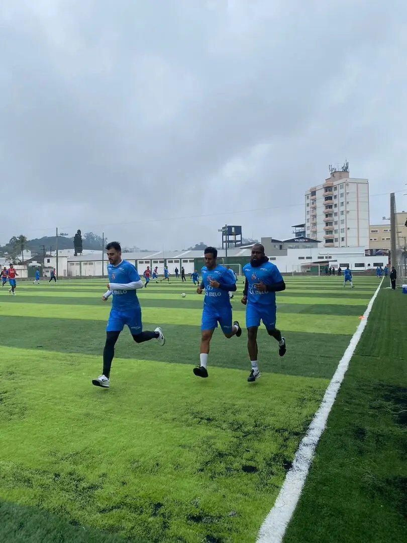 Carlos Renaux treina visando o segundo jogo da S&eacute;rie B