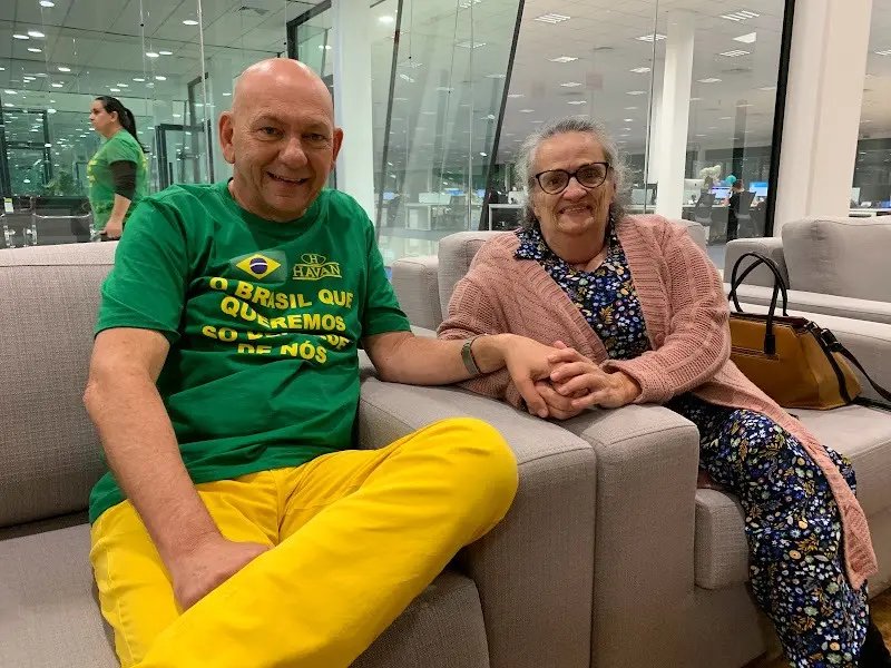 Av&oacute; viaja 1 mil km para pedir ajuda a Luciano Hang 