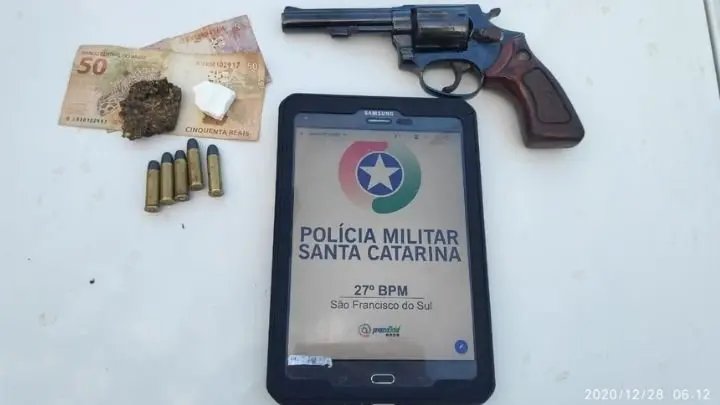 Benefici&aacute;rio de sa&iacute;da tempor&aacute;ria &eacute; preso armado em S&atilde;o Francisco do Sul
