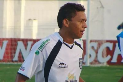 Manú, ex-Estaciano, é o novo atacante do Bruscão