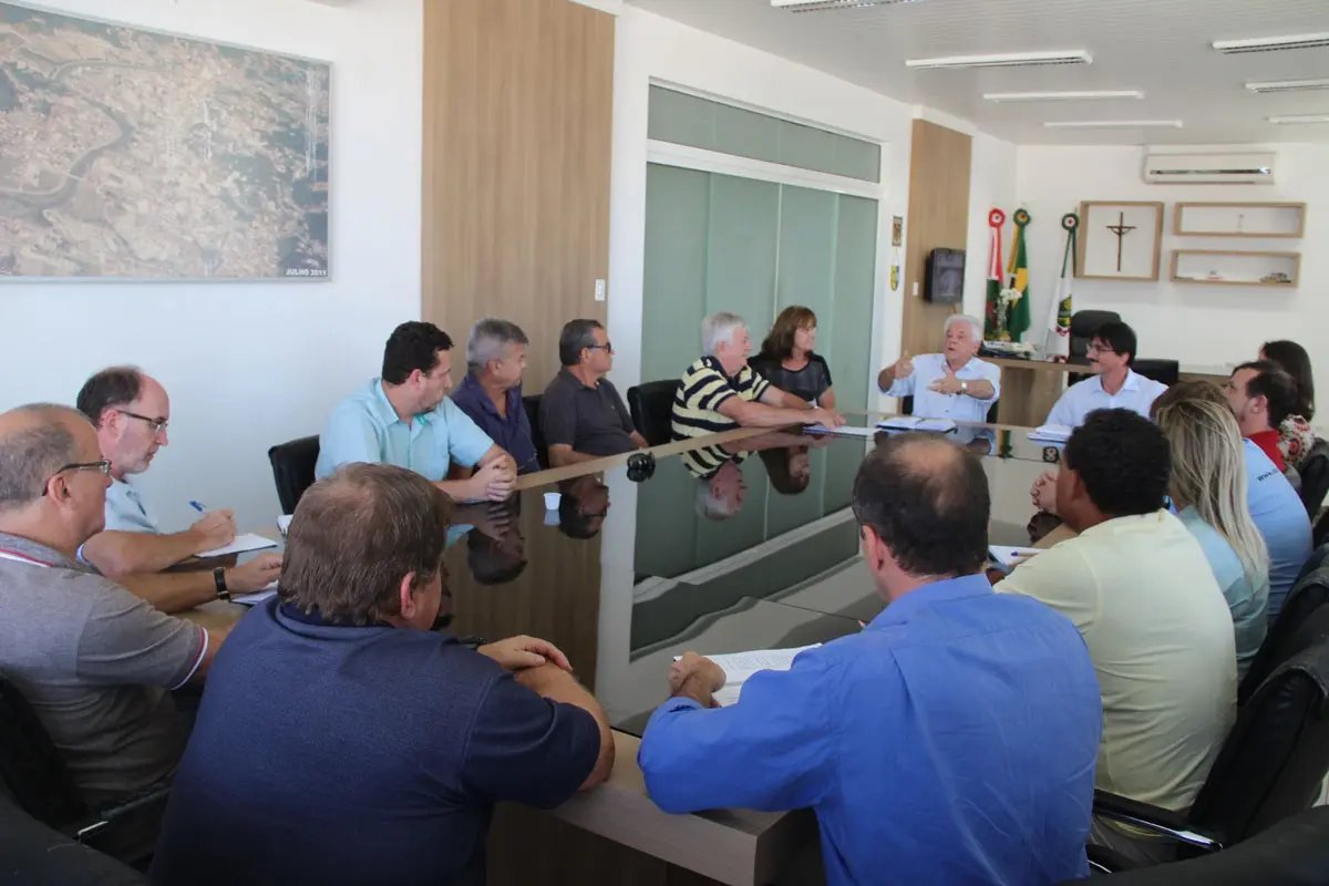 Prefeito recebe fórum de entidades sindicais