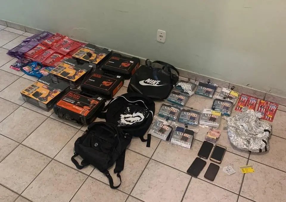 Tr&ecirc;s mulheres e um homem s&atilde;o presos por furto