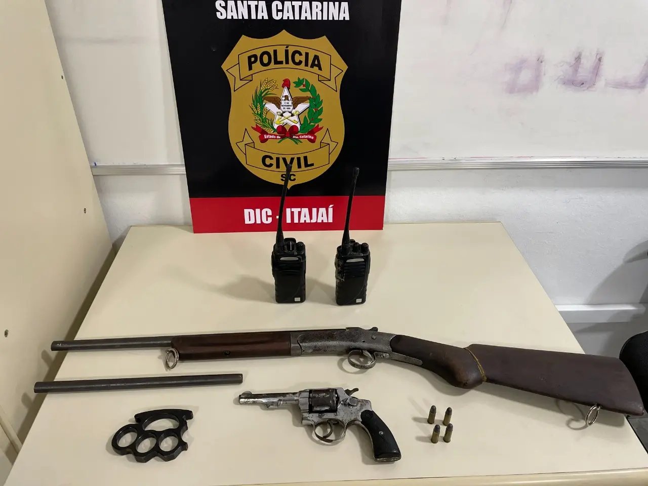 Pol&iacute;cia Civil prende dos homens por tr&aacute;fico de drogas em Itaja&iacute;
