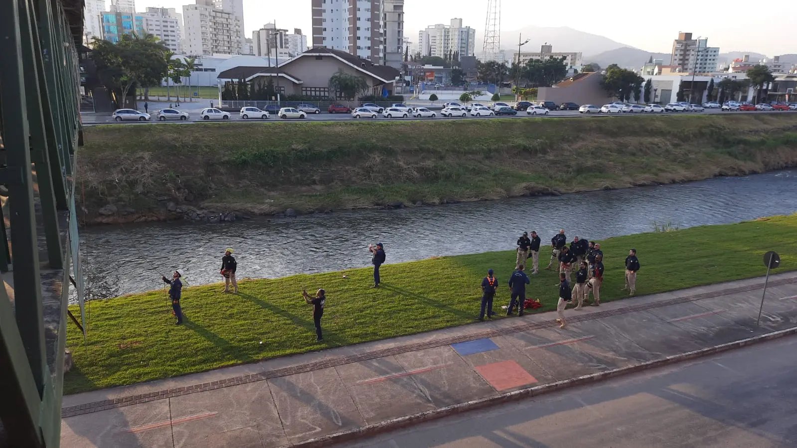 (V&iacute;deo) PRF e Bombeiros realizam treinamento em Brusque
