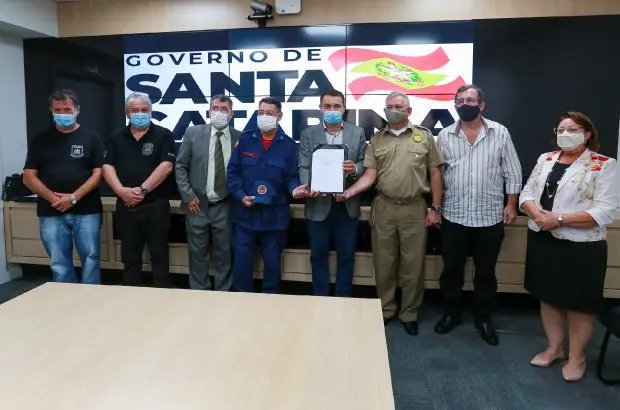 Governador sanciona lei que amplia aproveitamento de profissionais inativos da Seguran&ccedil;a P&uacute;blica