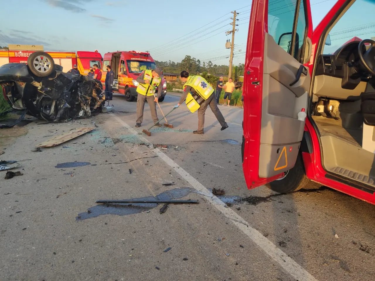 Acidente na SC-410 deixa dois mortos na madrugada desta ter&ccedil;a-feira