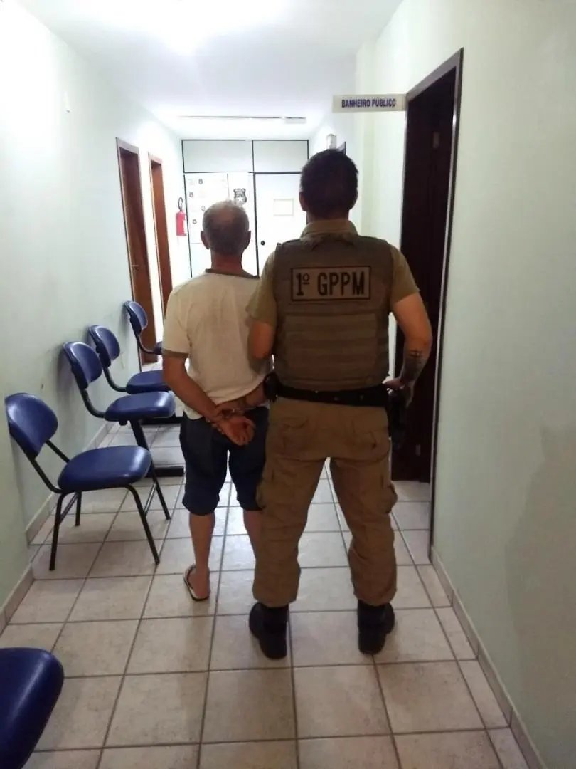 Homem é preso após tentar matar o vizinho com espingarda